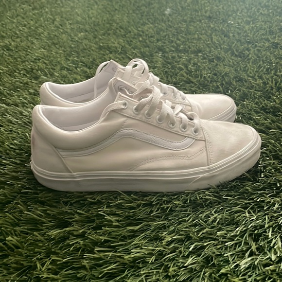 🤍All white vans🤍 - Picture 2 of 5